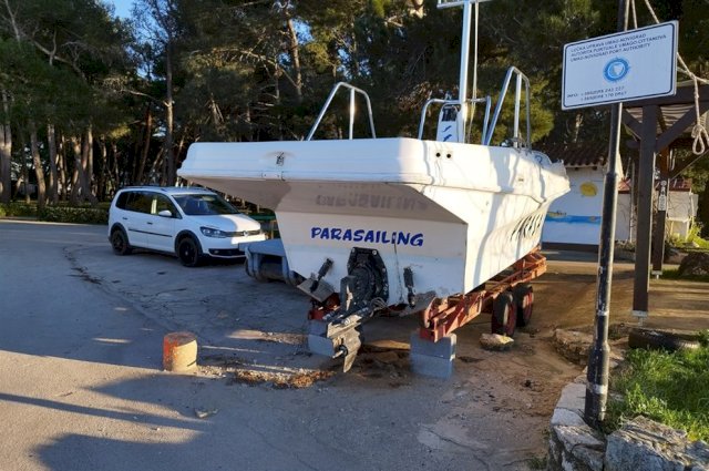 Gliser za vuču padobrana, parasailing