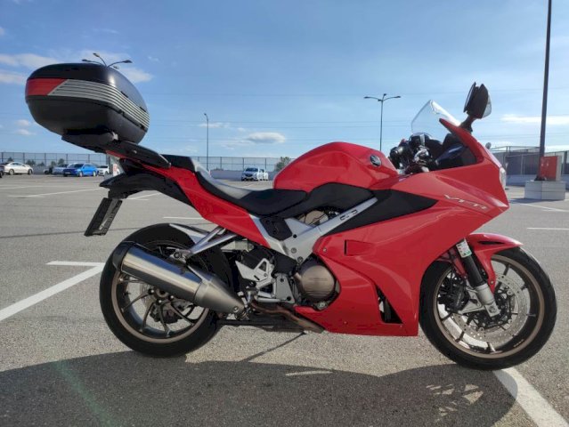 Honda VFR 800 F 2015 789 cm3, 2015 god.