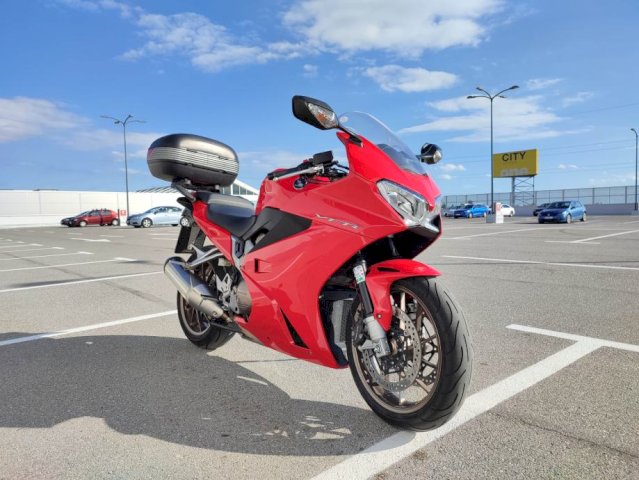 Honda VFR 800 F 2015 789 cm3, 2015 god.
