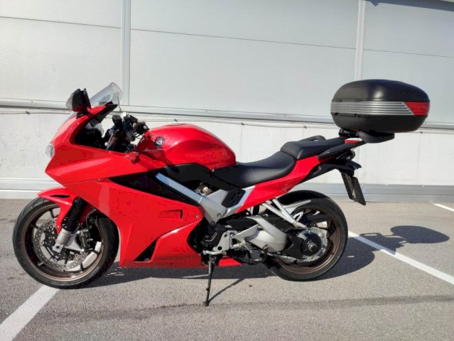 Honda VFR 800 F 2015 789 cm3, 2015 god.