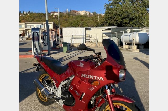 Honda vf500
