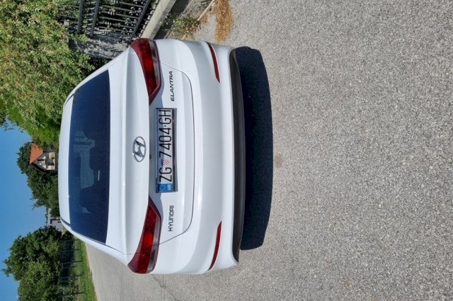 Hyundai Elantra 1.6 cdti