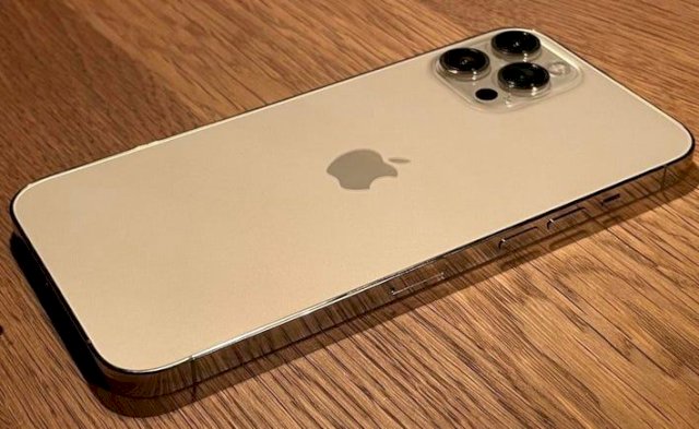 IPHONE 12 PRO MAX 256GB ZLATNI OČUVANO