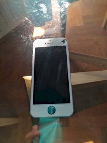 IPhone 7 128gb i IPhoneSE 16gb