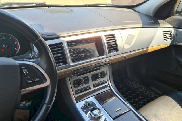 Jaguar XF 2.2D