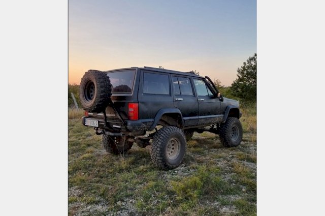 Jeep Cherokee Xj 2.5 (audi 5 cly)