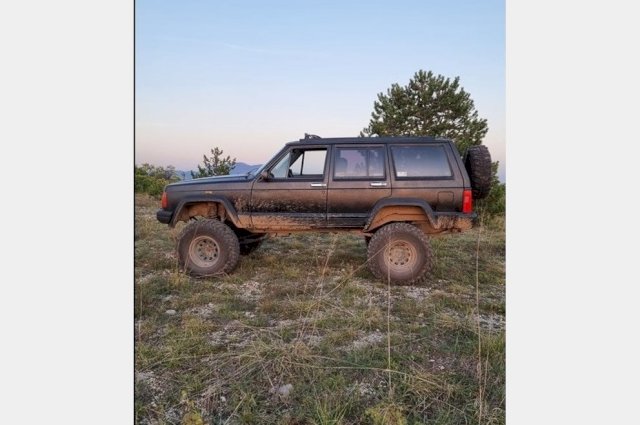 Jeep Cherokee Xj 2.5 (audi 5 cly)
