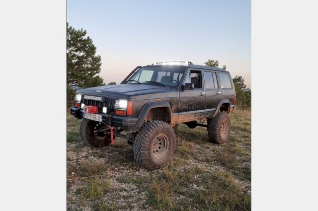 Jeep Cherokee Xj 2.5 (audi 5 cly)