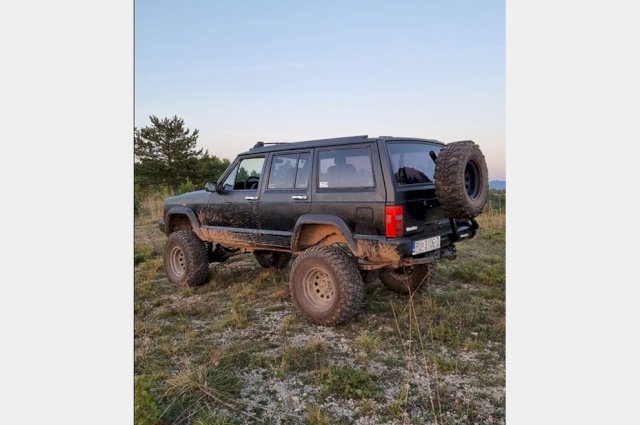 Jeep Cherokee Xj 2.5 (audi 5 cly)