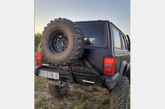 Jeep Cherokee Xj 2.5 (audi 5 cly)