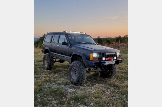 Jeep Cherokee Xj 2.5 (audi 5 cly)