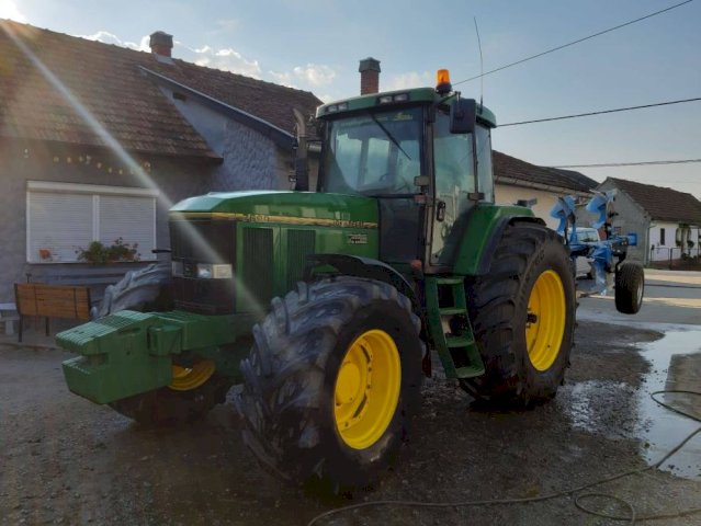 John Deere 7600