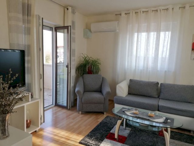 Kastav okolica, kuća 200 m2 s 2 novo uređena st