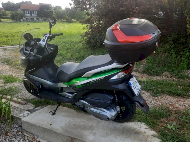 Kawasaki J 300 300 cm3, 2017 god.