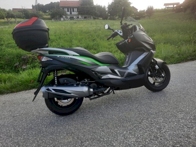 Kawasaki J 300 300 cm3, 2017 god.