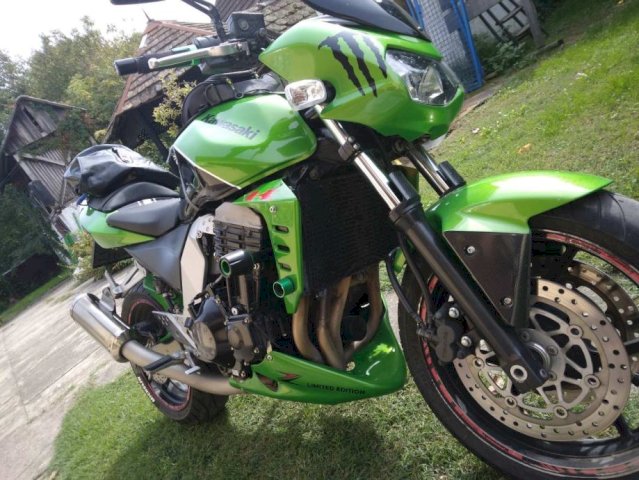 Kawasaki Z750 750 cm3, 2006 god.