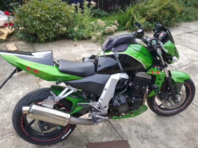 Kawasaki Z750 750 cm3, 2006 god.