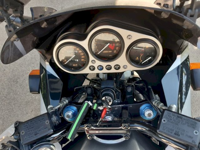 Kawasaki ZRX 1200s, 2003 god.