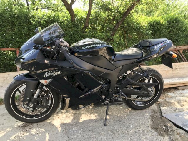 Kawasaki Zx6r 600 cm3, 2008 god.
