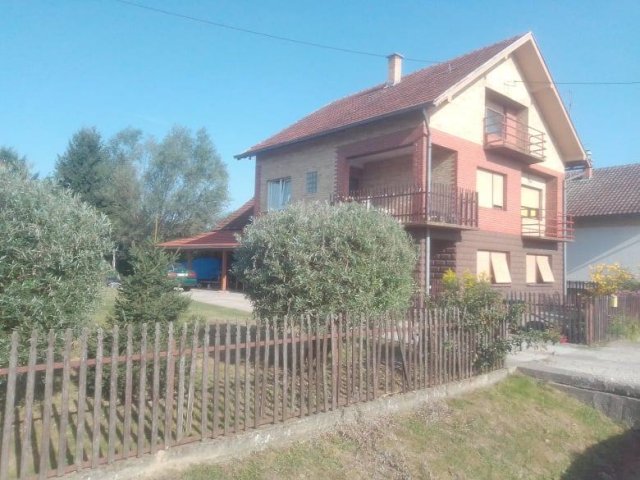 Kuća: Brezovac, 200.00 m2