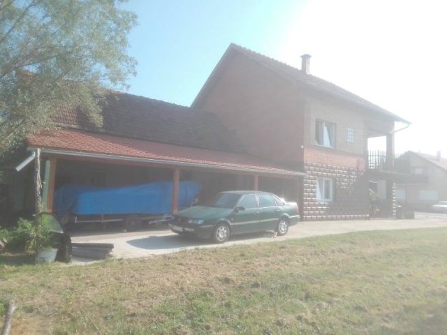 Kuća: Brezovac, 200.00 m2