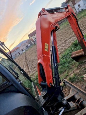 Kubota U27-4