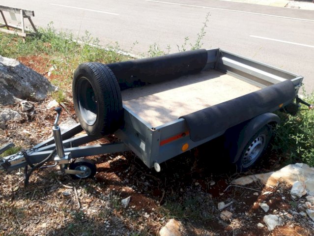 Laka prikolica