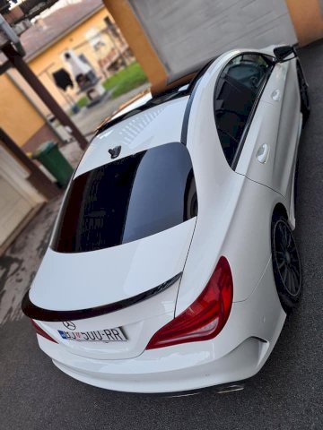 MERCEDES-BENZ CLA 220D AMG