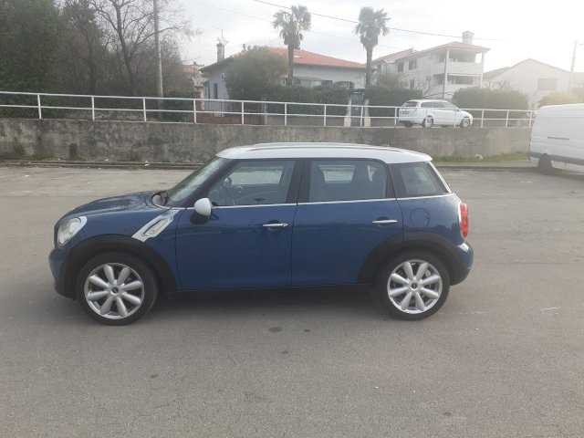 MINI COOPER COUNTRYMAN