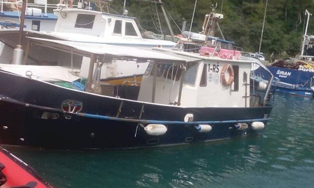 MOTORNI BROD ZA GOSPODARSKE SVRHE