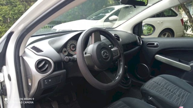 Mazda 2 1,3 i TE 16V- klima, parking senzori