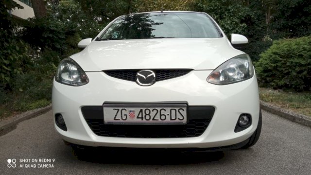 Mazda 2 1,3 i TE 16V- klima, parking senzori