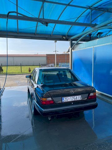 Mercedes-Benz 124 124W 220E