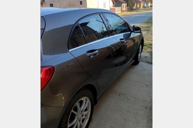 Mercedes-Benz A-klasa A180