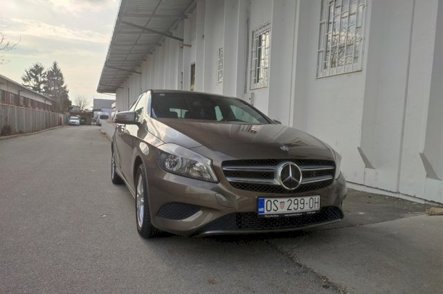 Mercedes-Benz A-klasa A180