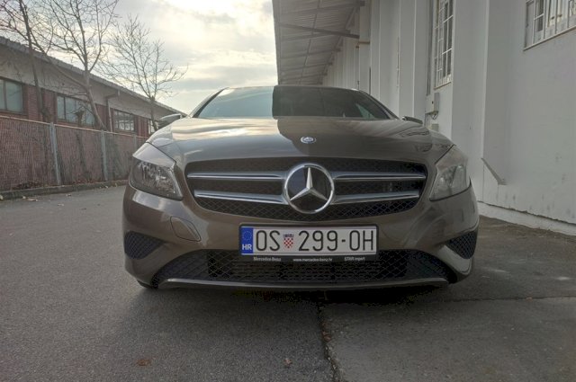 Mercedes-Benz A-klasa A180