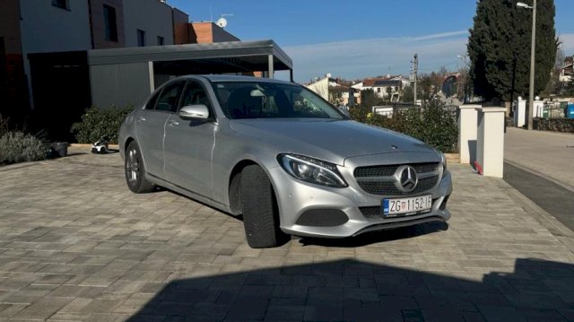 Mercedes-Benz C-klasa 220 D
