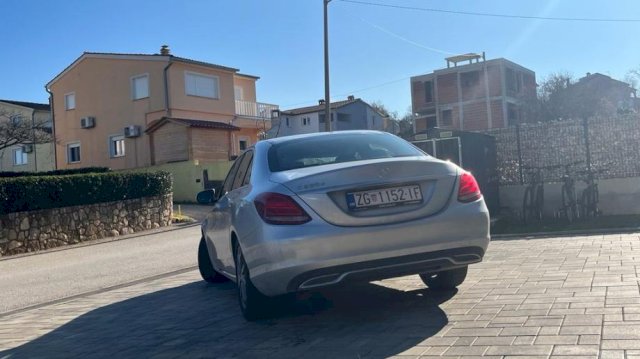 Mercedes-Benz C-klasa 220 D