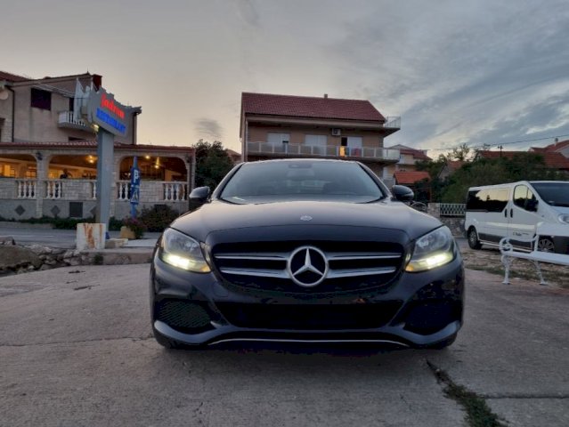 Mercedes-Benz C-klasa 300 h