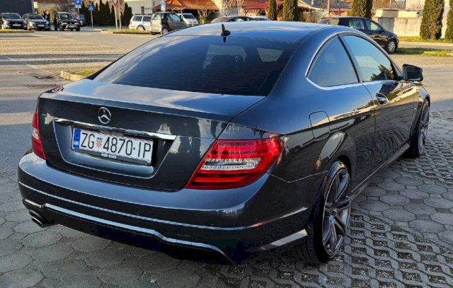 Mercedes-Benz C-klasa Coupe 220 CDI * AMG PAKET *
