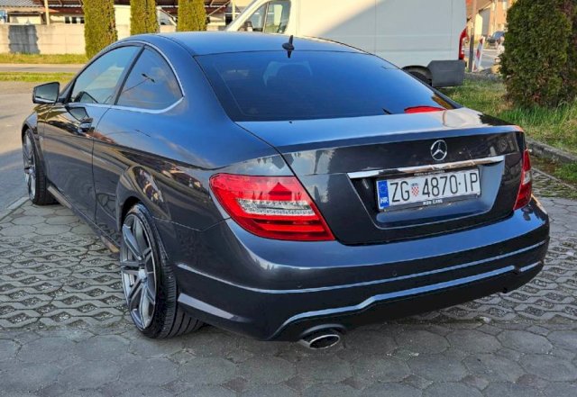 Mercedes-Benz C-klasa Coupe 220 CDI * AMG PAKET *