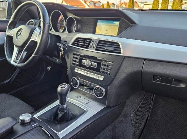 Mercedes-Benz C-klasa Coupe 220 CDI * AMG PAKET *