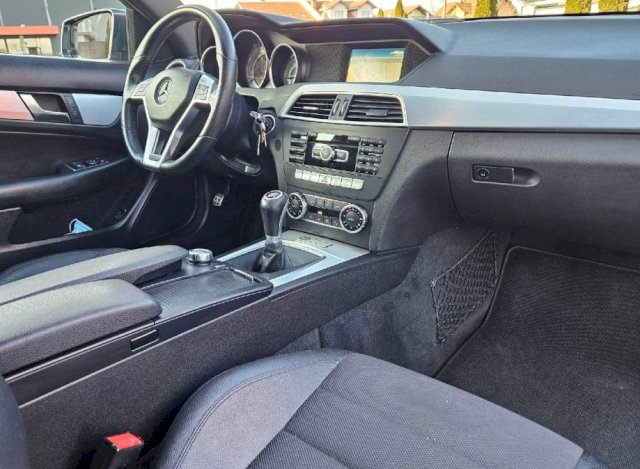 Mercedes-Benz C-klasa Coupe 220 CDI * AMG PAKET *