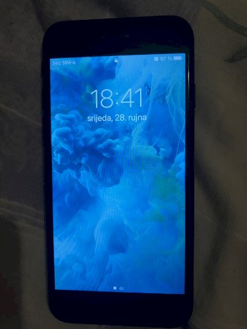 Mijenjam mobitel iphone se 2020 za ps 4