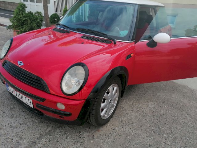 Mini Cooper 1.6. Benz