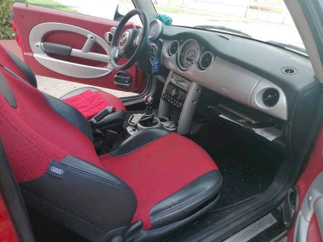 Mini Cooper 1.6. Benz