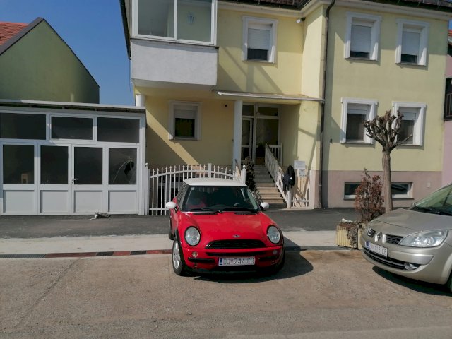 Mini Cooper 1.6. Benz
