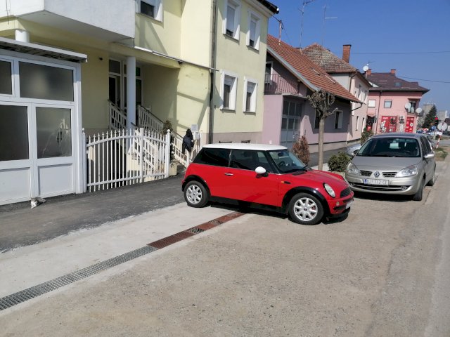 Mini Cooper 1.6. Benz