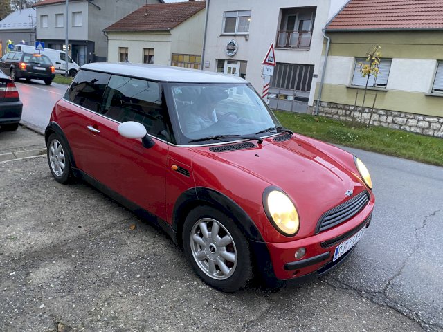 Mini Cooper 1.6. Benz