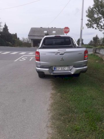 Mitsubishi L200 2.4 DI-D 4X4